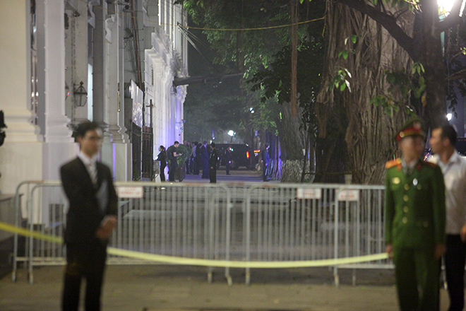 Trắng đêm bảo vệ Tổng thống Mỹ Donald Trump ở Hà Nội